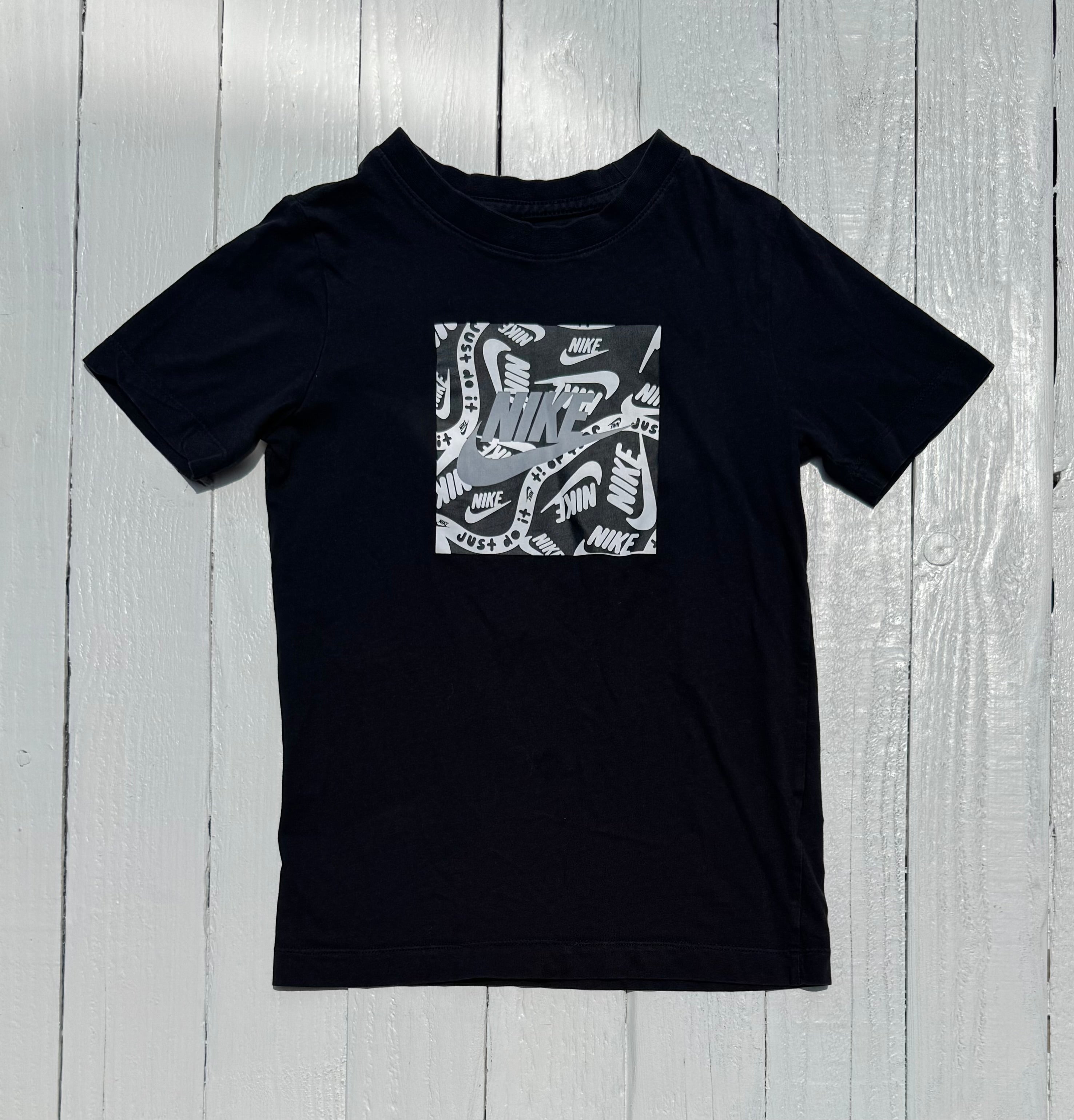 Nike Tee - YS (8-9)