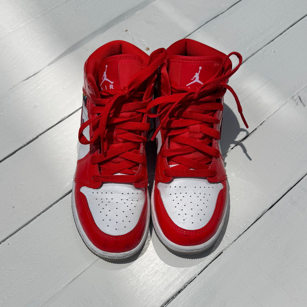 Nike Sneakers - 4.5