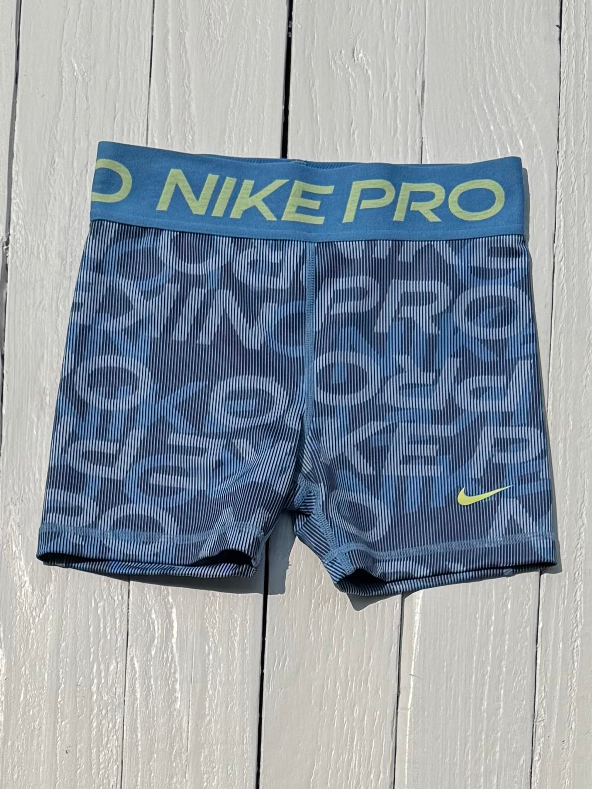 Nike Shorts - M (10-12)