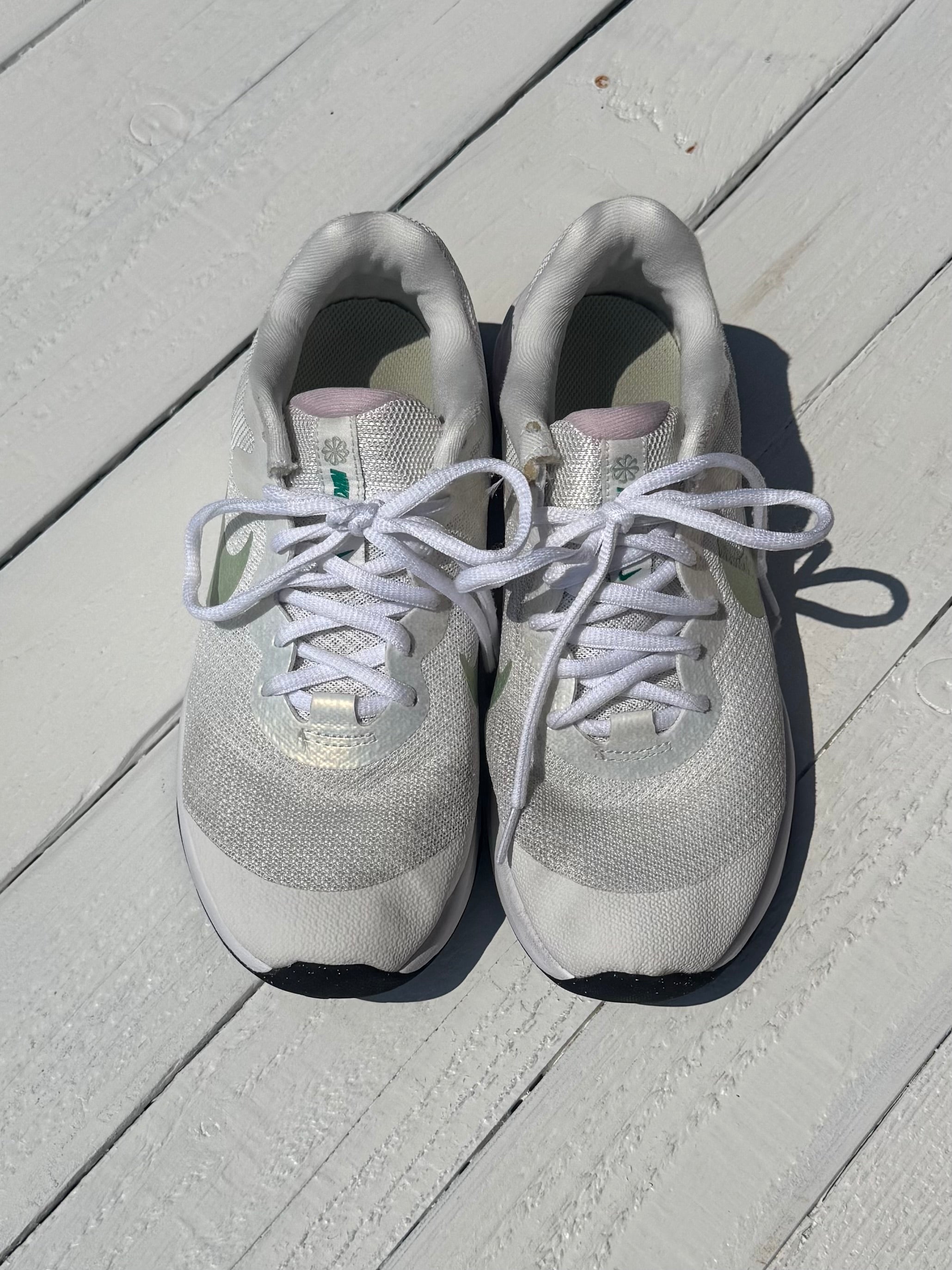 Nike Sneakers - 6.5