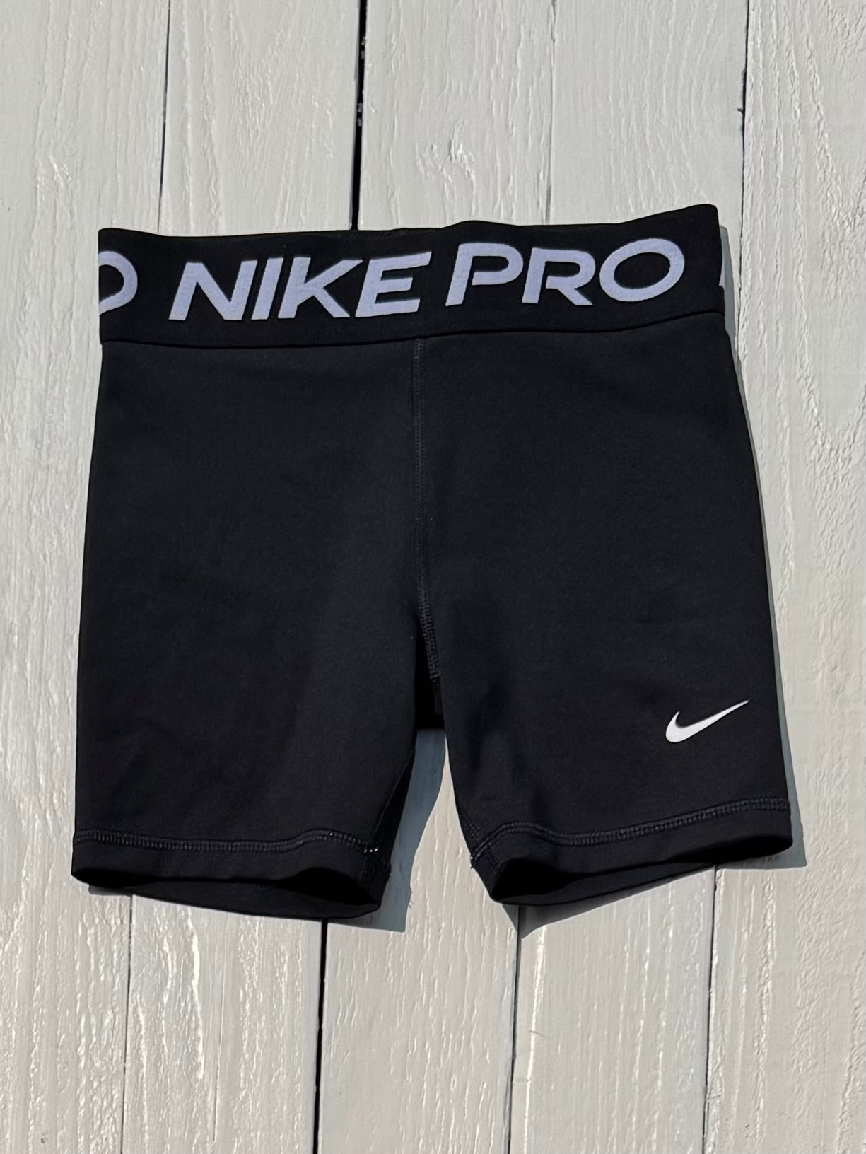 Nike Shorts - M (10-12)