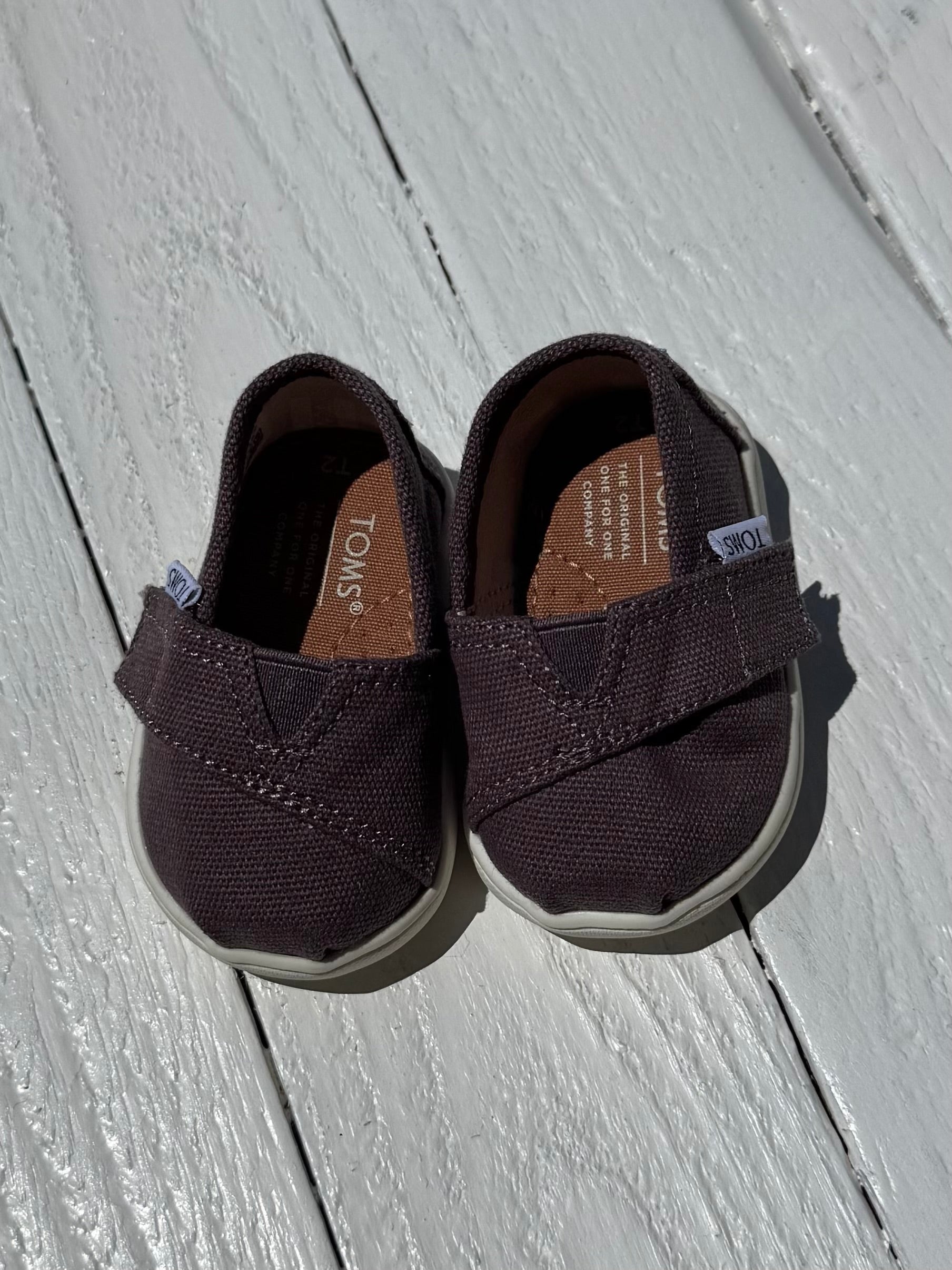 Toms - 2