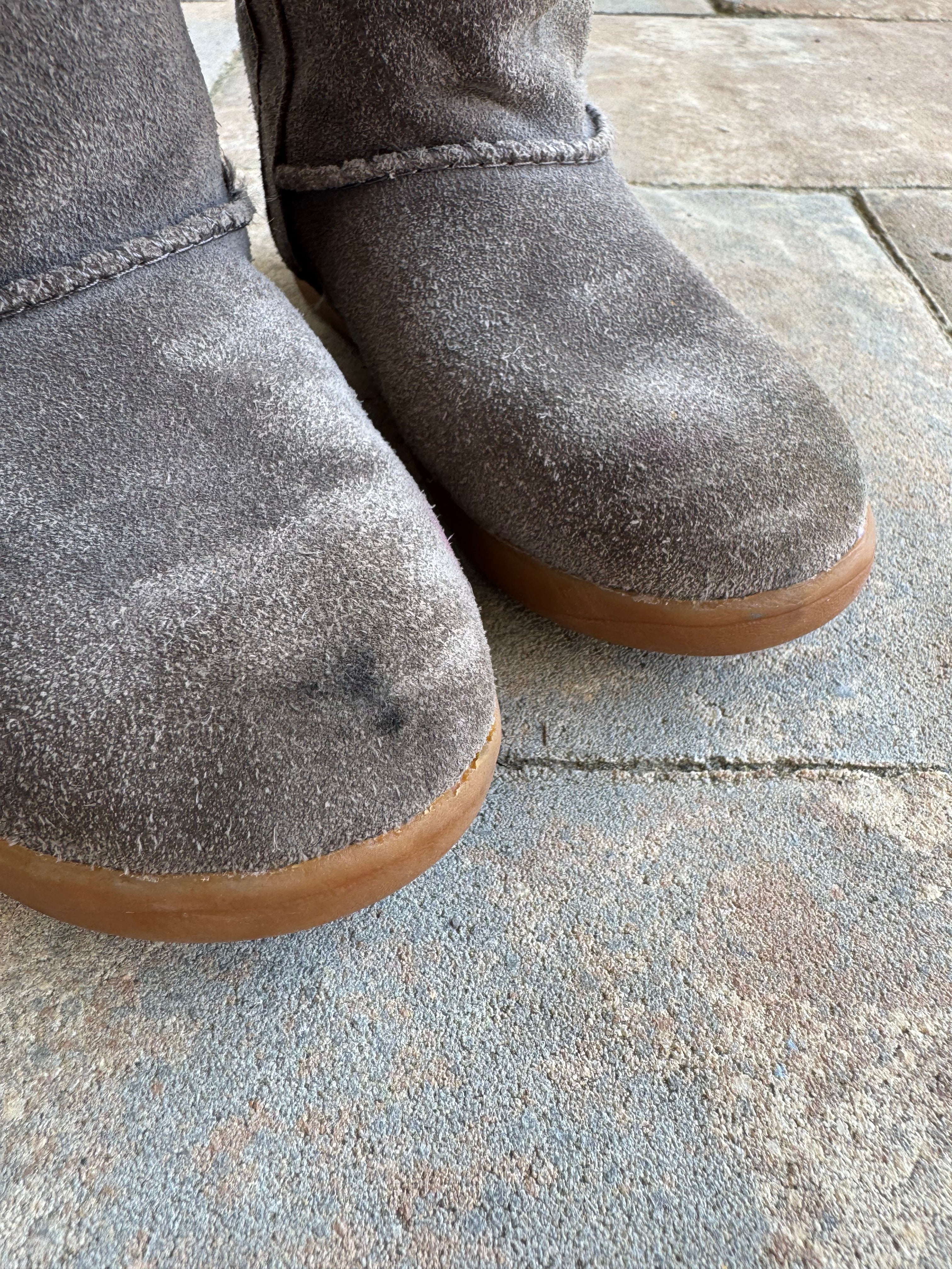 UGG Keelan Toddler Boots - 9 Toddler