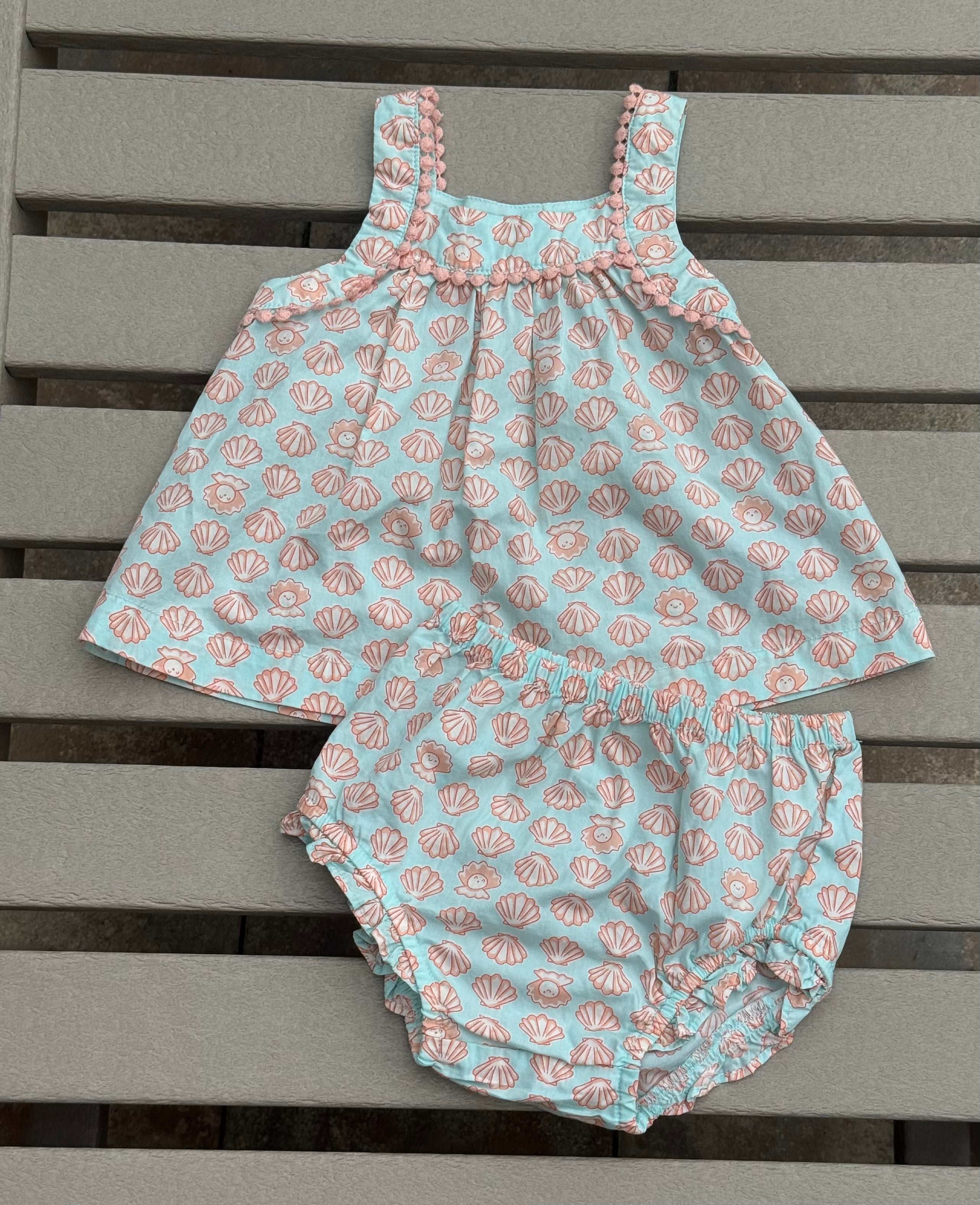 Baby Gap Outfit - 12-18M