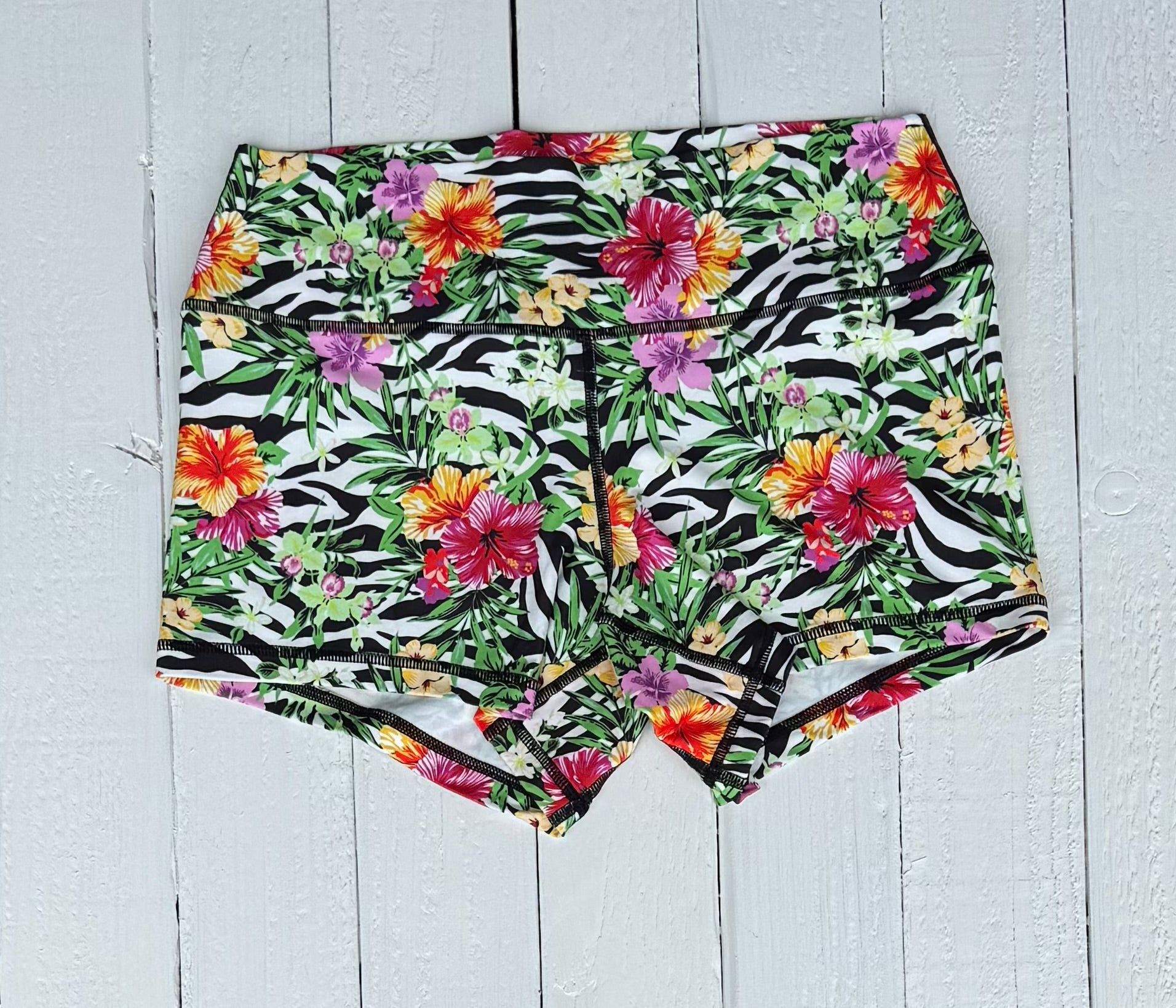 Peachy Biker Shorts - M